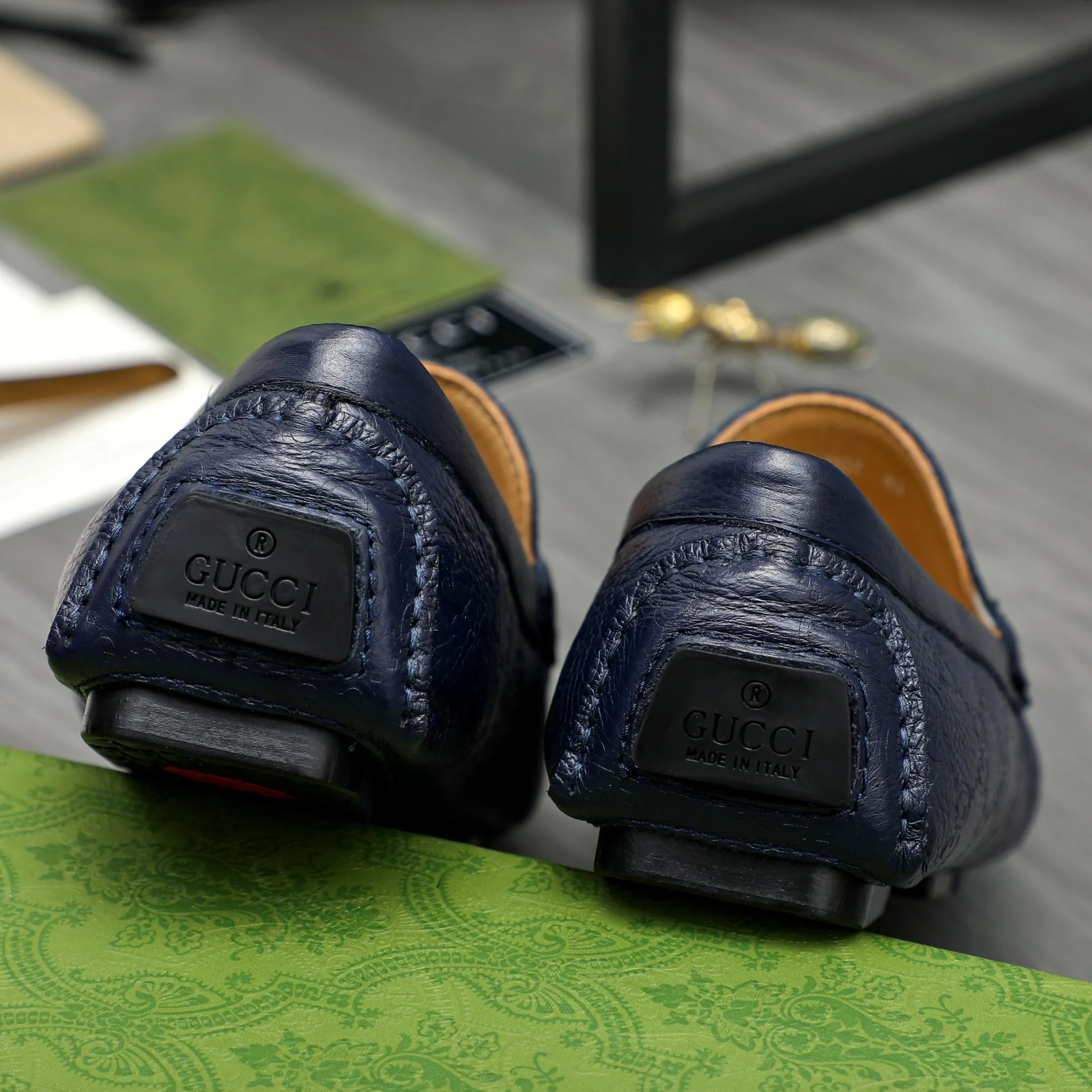 Men's shoes💰p420 Product trademark: GUCCI (Gucci) casual slip-on men's shoes Regular size: 38-44 Product material: Selected pebbled cowhide embossed upper, sheepskin lining, rubber outsole